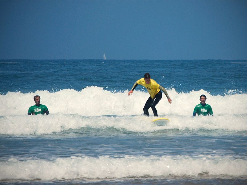 clases de surf en somo koa